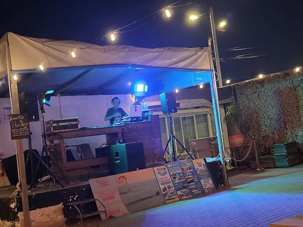 Julien Lebourg_LA GUINGUETTE DE LA PLAGE FRONTIGNAN_Frontignan_review