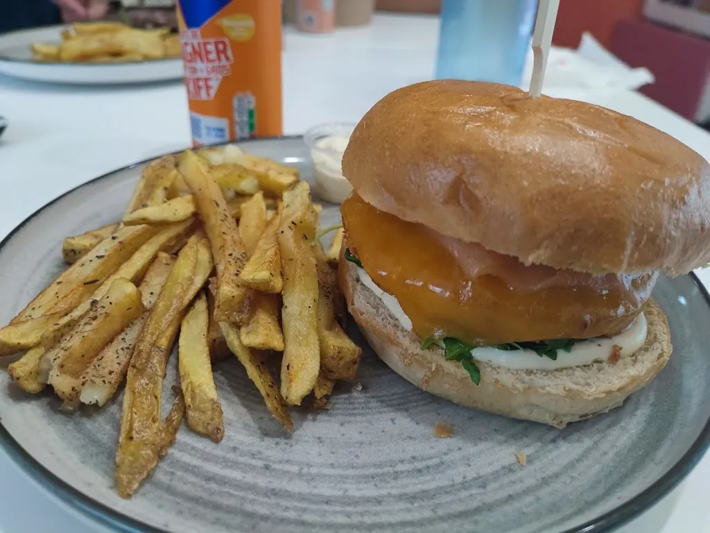 Le Mael'S_Frontignan_slider_image_3