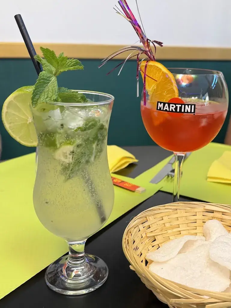 Mayanka Ranaweera_HOA LY_Frontignan_review