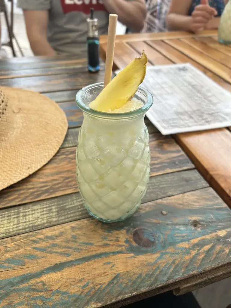 Ivana-Sol Larios_Le spot_Frontignan_recensione