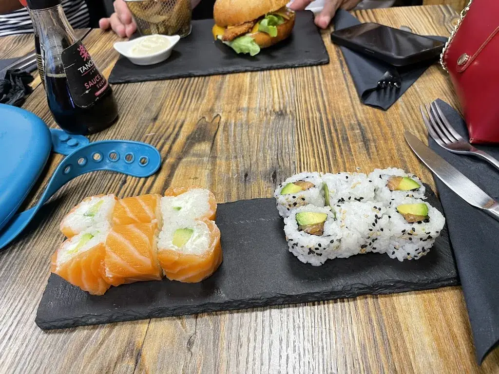 Khaou_Ajia Sushi & Burger Gigean_Gigean_review