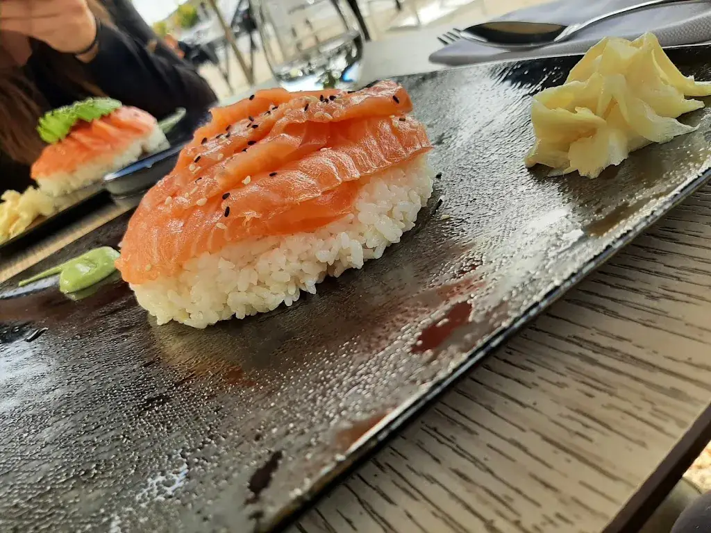 Sushi by Les Caves Gourmandes _Gignac_slider_image_3