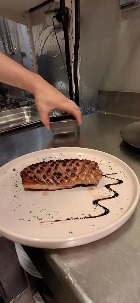 Les Trois Petits Cochons_Ginestas_slider_image_2