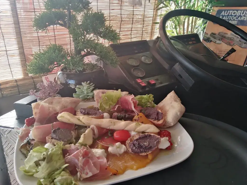 Chez lucho, le bus du pizzaiolo_Giroussens_slider_image_2