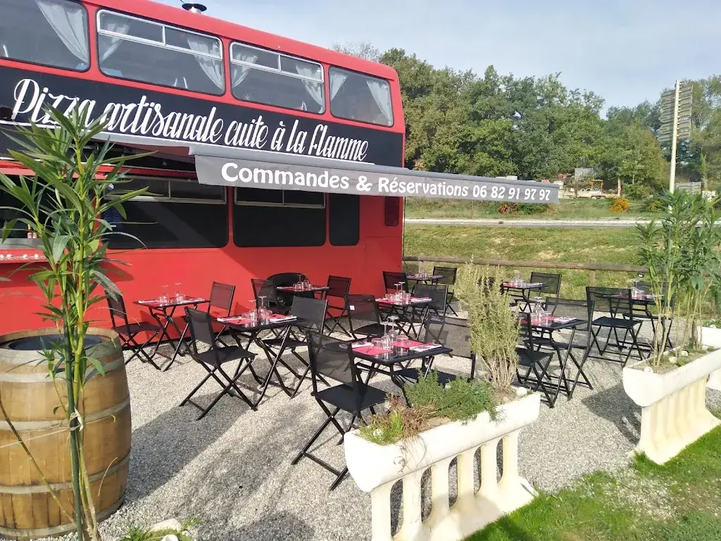 Chez lucho, le bus du pizzaiolo_Giroussens_slider_image_3