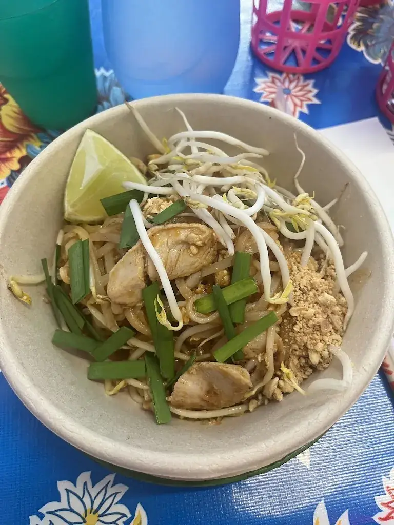 Nicola James Duff_Bangkok Deli Street Food_Gaillac_review