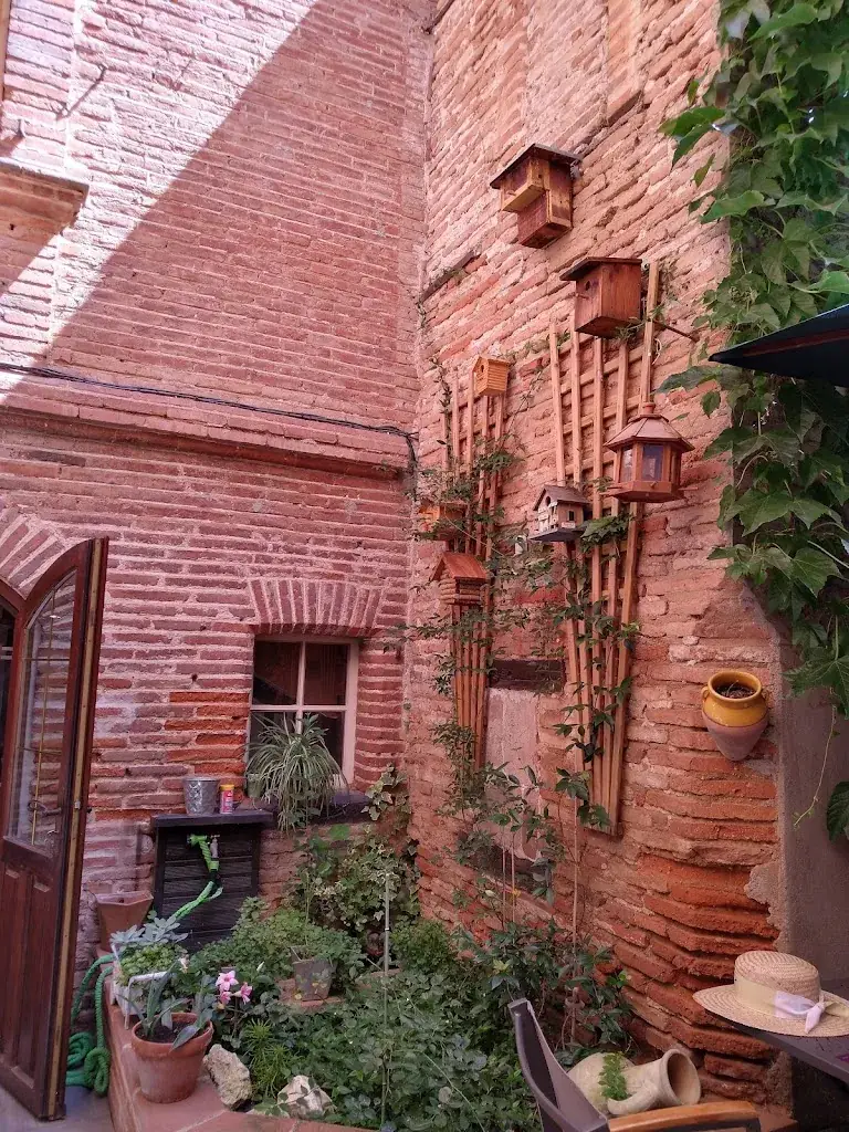 Sophy Gaines_Le Romuald_Lisle-sur-Tarn_review