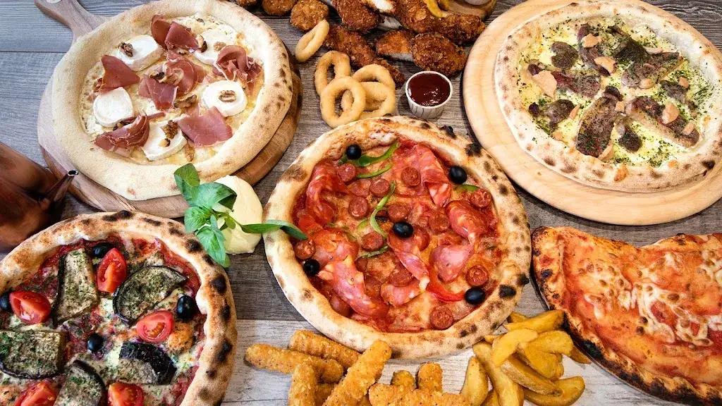 Distributeur de pizzas artisanales Monsieur Tomate 7j/7 et 24h/24 | A Emporter_Gaillac_slider_image_2