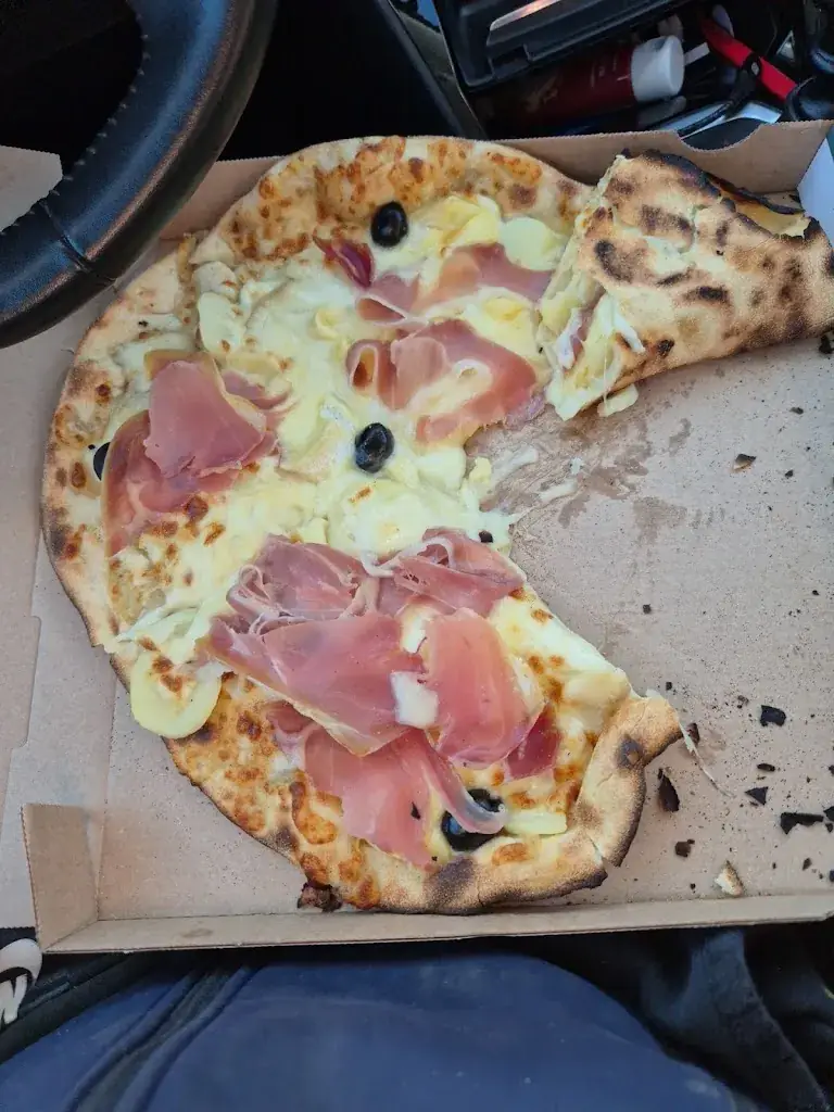 Déborah Fourcade_Le kiosque à pizzas_Gourdan-Polignan_review