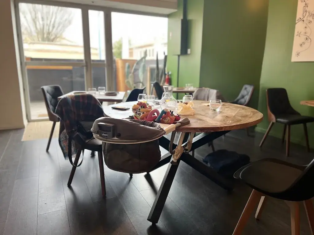 Les Tontons Fringale restaurant in L'Isle-Jourdain