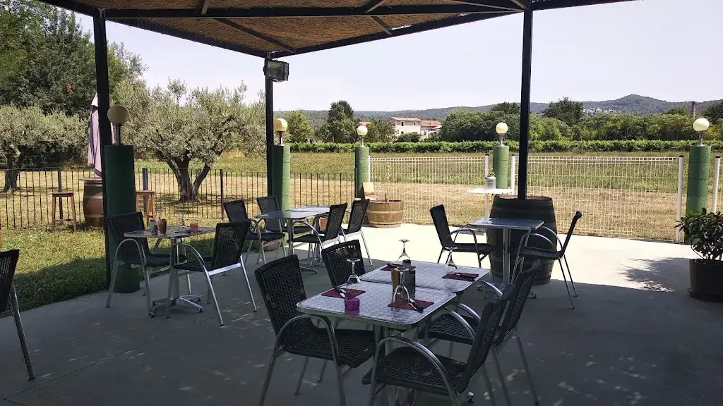 Guinguette La Petite Venise restaurant in Goudargues