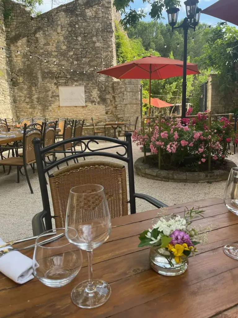 Logis hôtel Le Clos des Sullys restaurant à Montclus