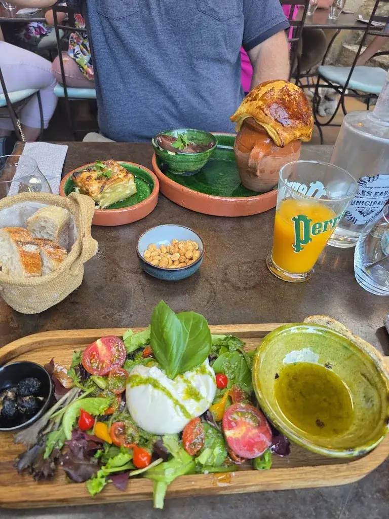 jennie lowe_Ceze Grand Rue_Roque-sur-Cèze_recensione