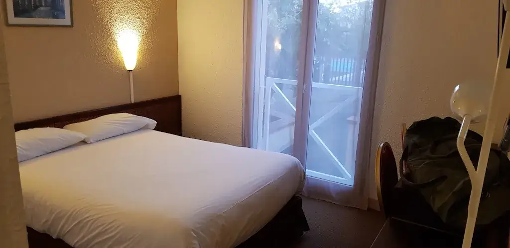 Hôtel-Restaurant Le Barry_Gratentour_slider_image_1