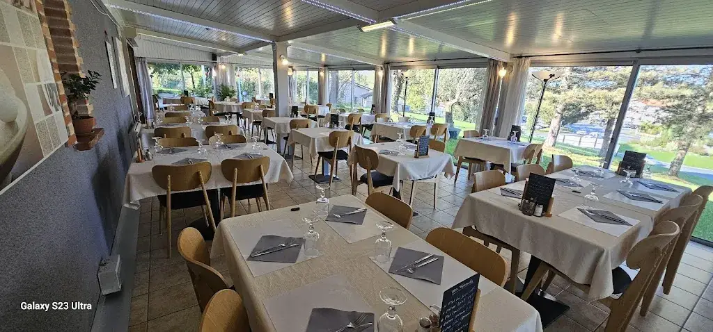 Hôtel Restaurant du Lac à Graulhet restaurant in Graulhet
