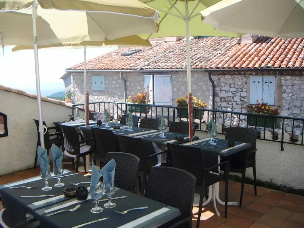 Les Grands Hommes_Gourdon_slider_image_1