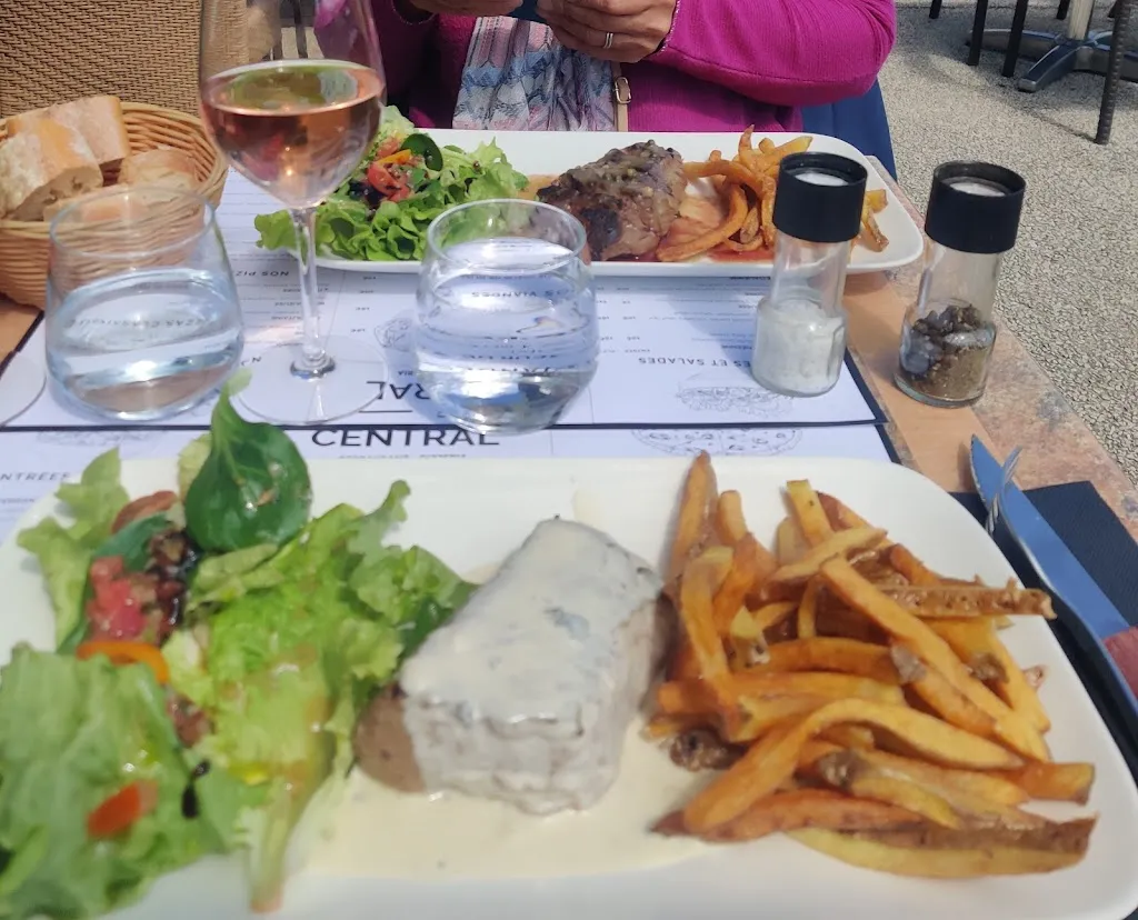 David Dixon_Le Central_Gourdon_review