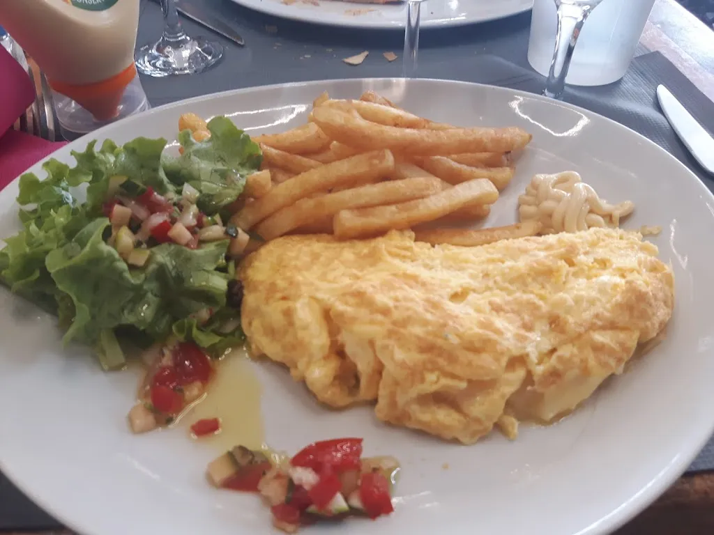 Nathaniel Tapley_Le Central_Gourdon_review