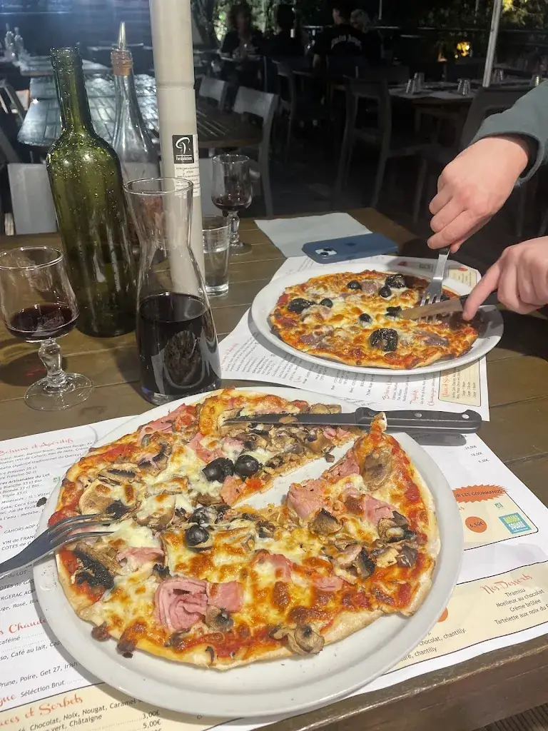 E Brown_Pizzeria La Notte_Gourdon_review