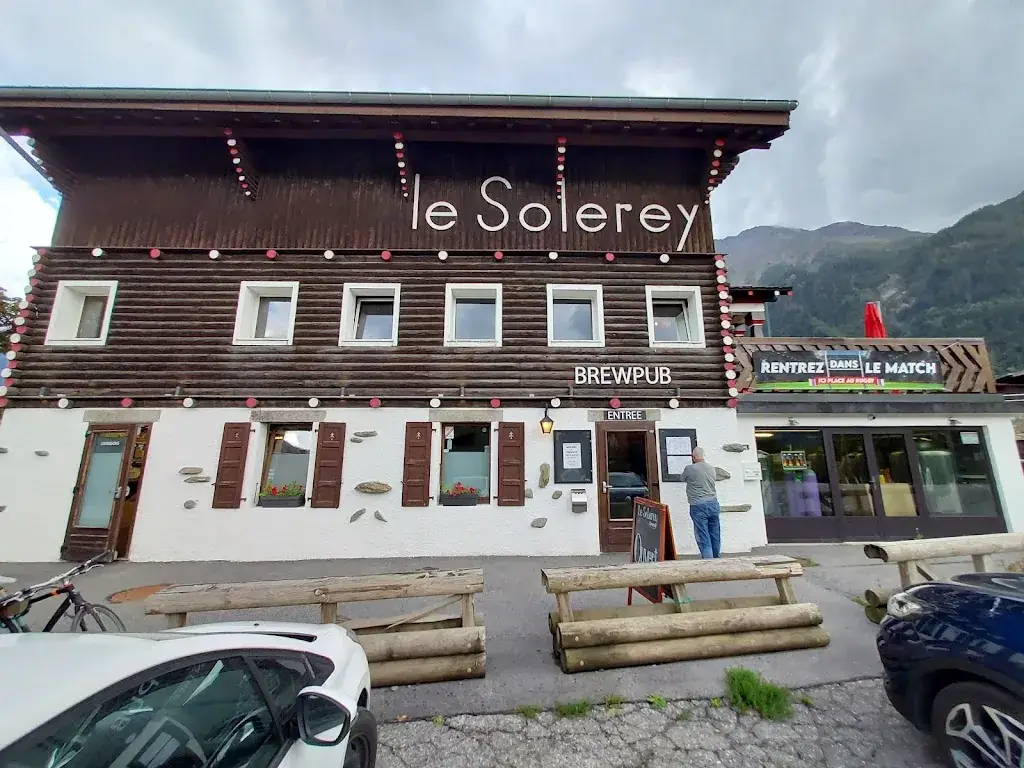 Michael Barton_Le Solerey_Houches_review