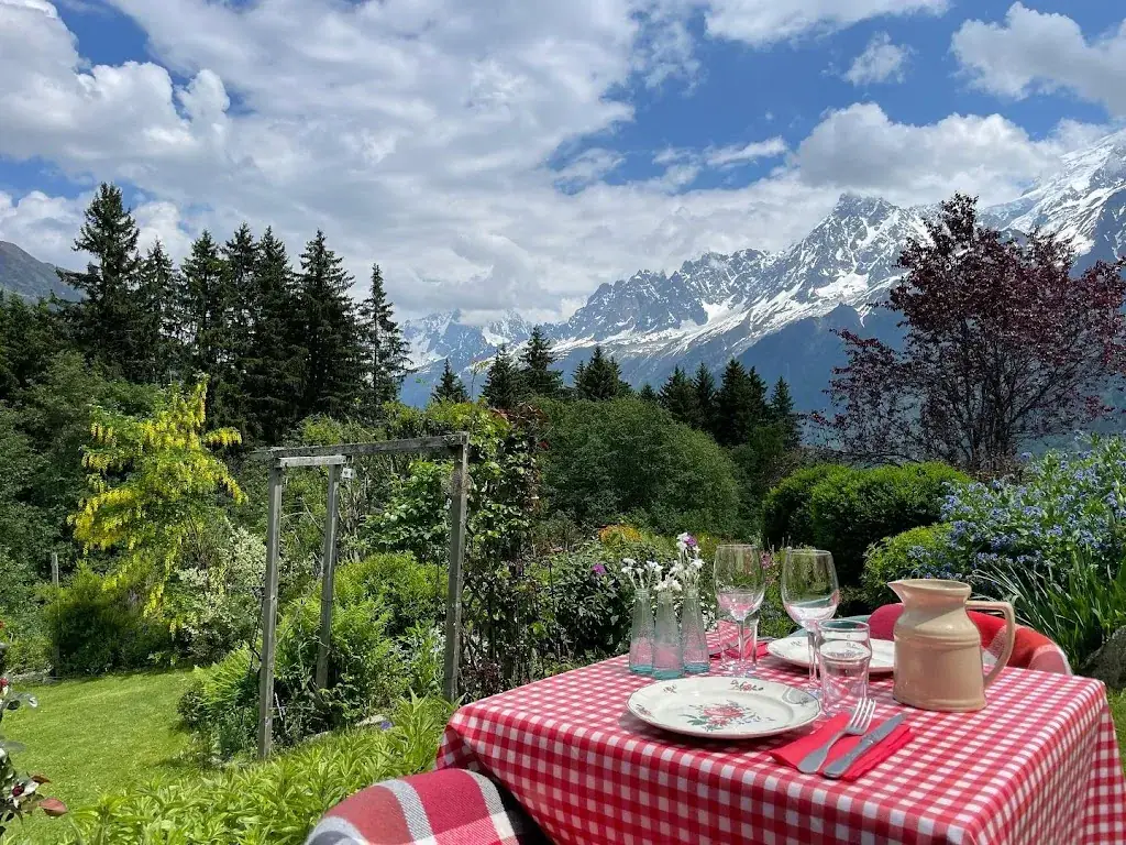 Les Vieilles Luges restaurant in Houches