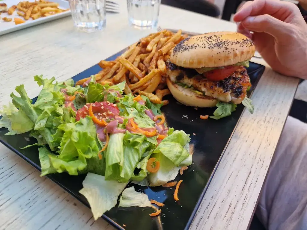 Denise Law_La Petite Brasserie_Gruissan_review