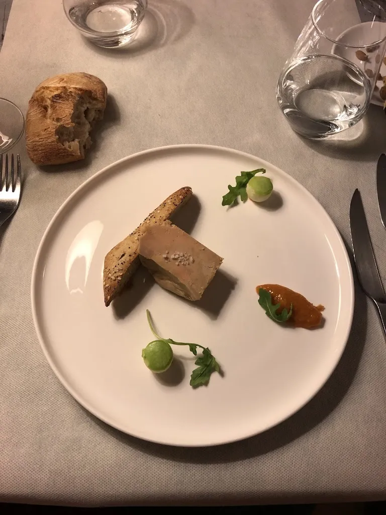 Y Li _Aux Deux Oliviers_Gruissan_review