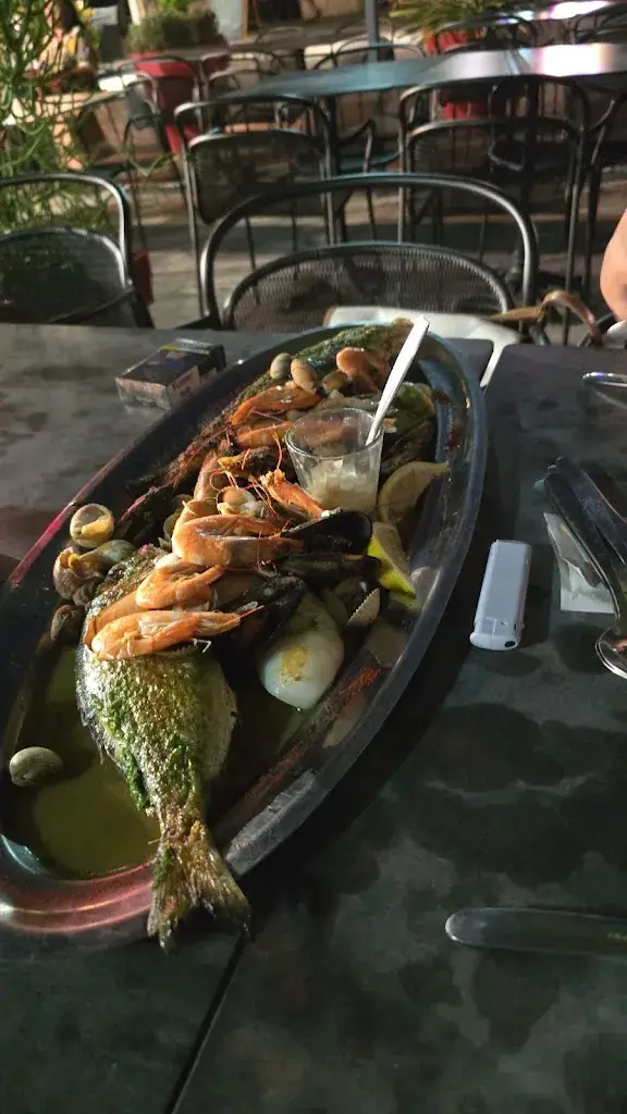 Roxane Merienne_LES EFFLUVES SALINS_Gruissan_review