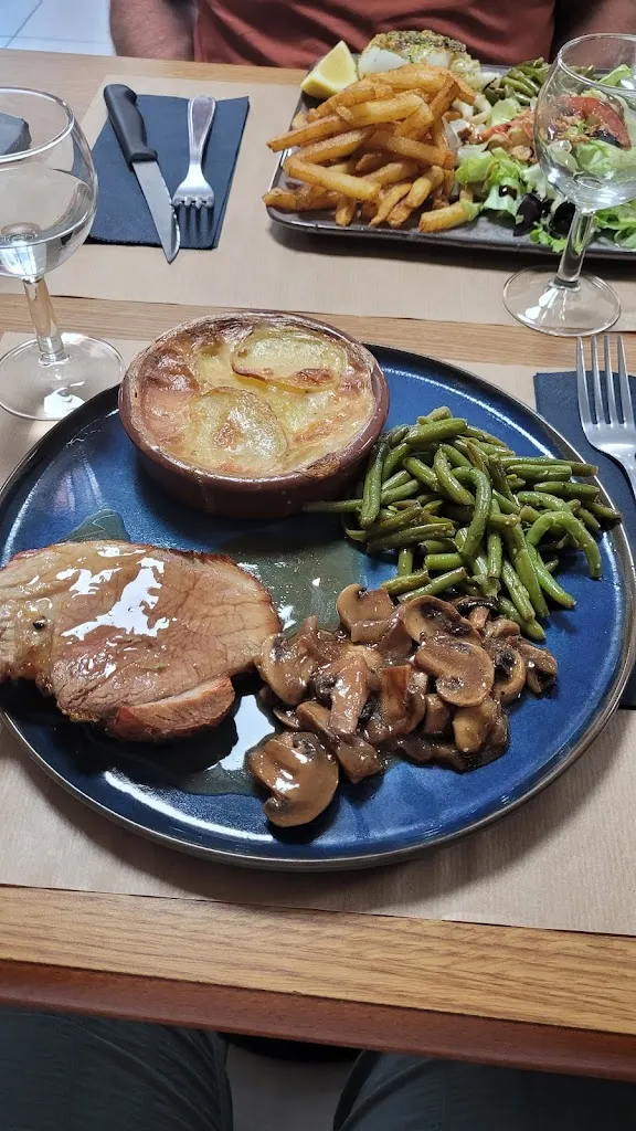 Nadine Marchon_BRASSERIE DE LA BROUE_Jonquières-Saint-Vincent_review