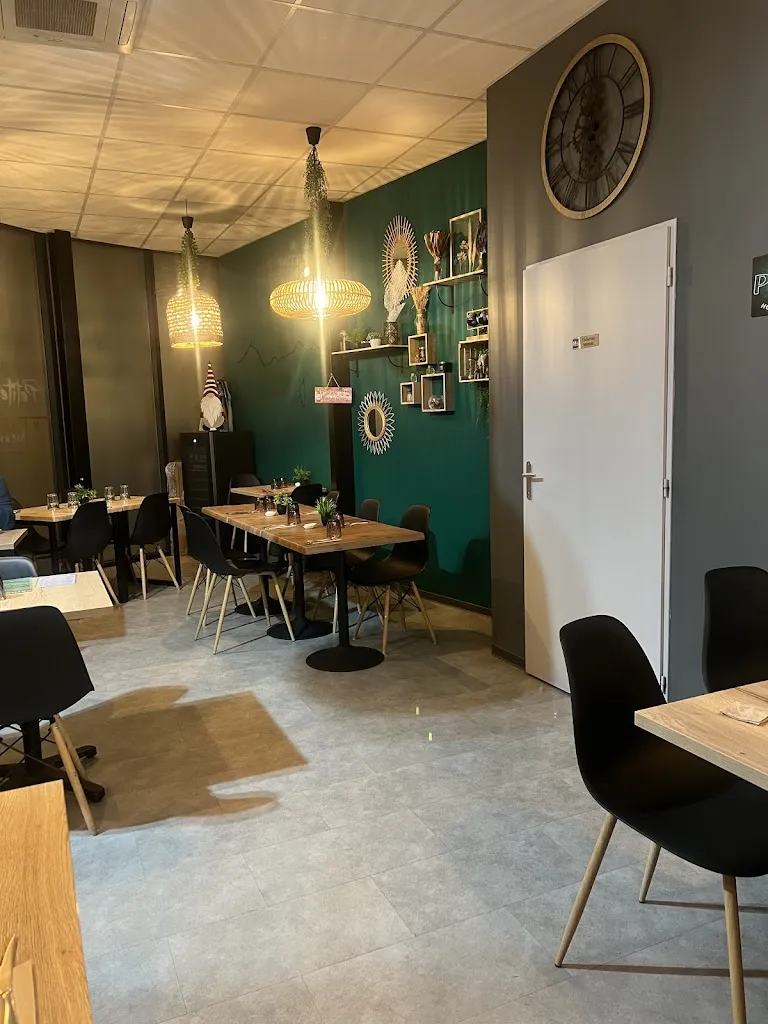 Sarah Gaultier De Carville_Petite Loucya_Juillan_review