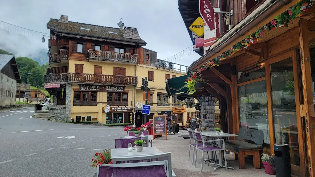 Jonathan Rivette_La Kitchenette_Houches_review