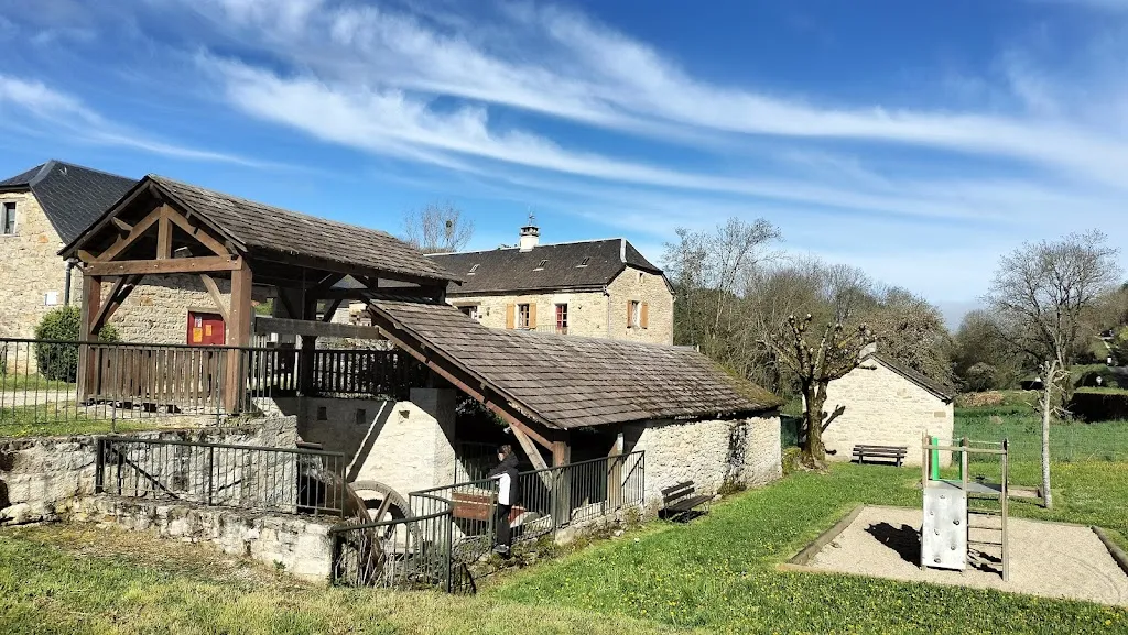 Alix Moreau_Le Moulin d'Auxillac : Restaurant (à 2 pas de la sortie de l'A75 !), bar, Hébergement. Au cœur d'un hameau de la Canourgue !_Canourgue_recensione