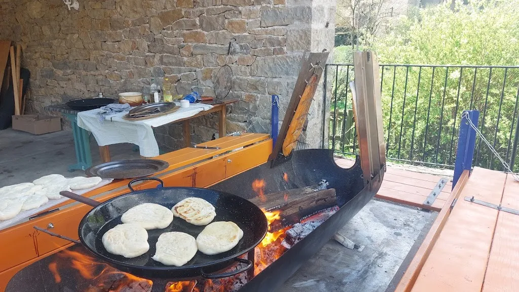 Le Moulin d'Auxillac : Restaurant (à 2 pas de la sortie de l'A75 !), bar, Hébergement. Au cœur d'un hameau de la Canourgue !_Canourgue_slider_image_1