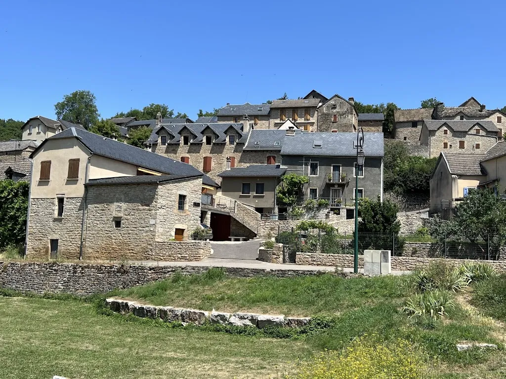 Le Moulin d'Auxillac : Restaurant (à 2 pas de la sortie de l'A75 !), bar, Hébergement. Au cœur d'un hameau de la Canourgue !_Canourgue_slider_image_3