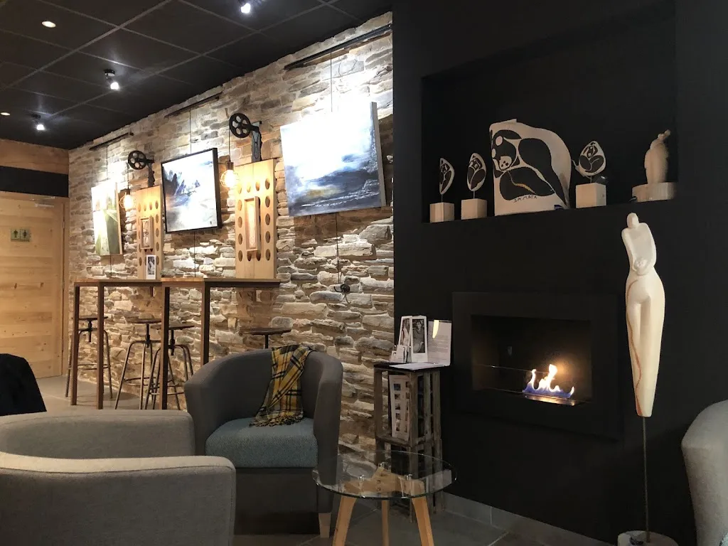 Annie Zavadil_The Wine Factory_Houches_review