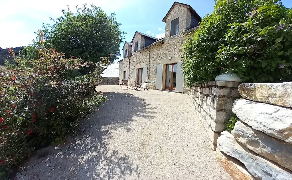 Auberge Chez Louis : Gite, chambres d'hôtes, studio 2 personnes, avec SPA Sauna proche Gorges du tarn Lozère_Canourgue_slider_image_1