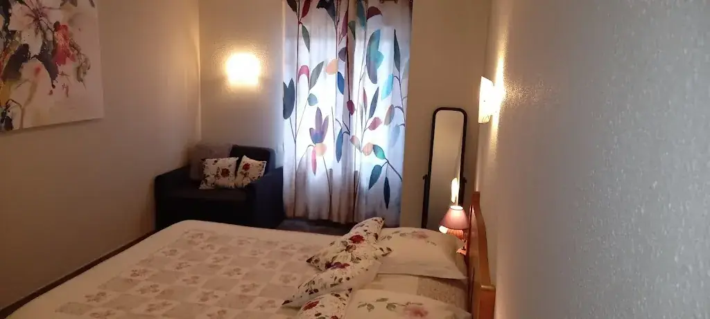 Auberge Chez Louis : Gite, chambres d'hôtes, studio 2 personnes, avec SPA Sauna proche Gorges du tarn Lozère_Canourgue_slider_image_2