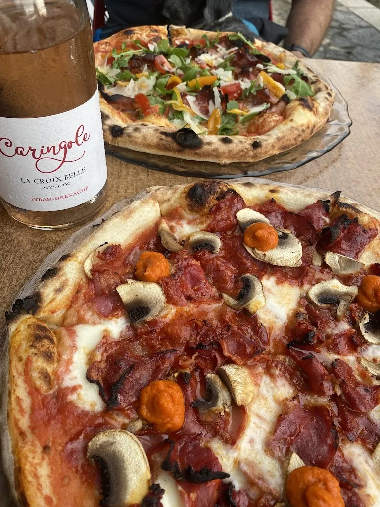 Clare Young_Hé Papé - Pizzas fraîches & Snack_Canourgue_review