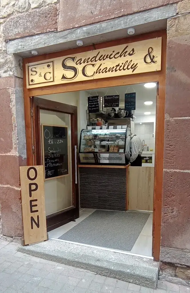 Sandwichs & Chantilly restaurant in Canourgue