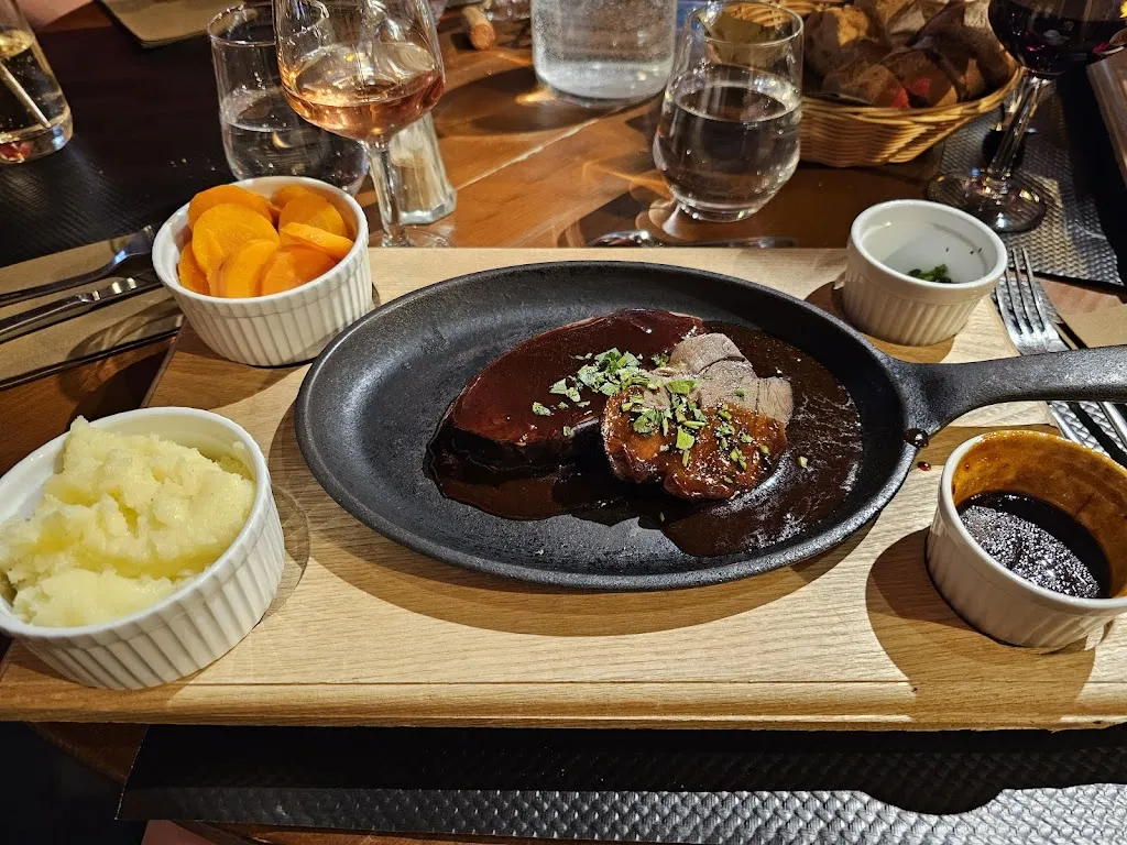 Julia Wolter_L'Observatoire_Houches_recensione