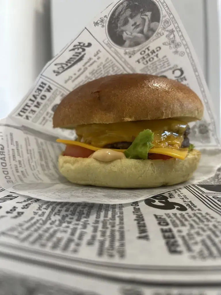 Sofien Msadek_Eleven Street Food_Calmette_review