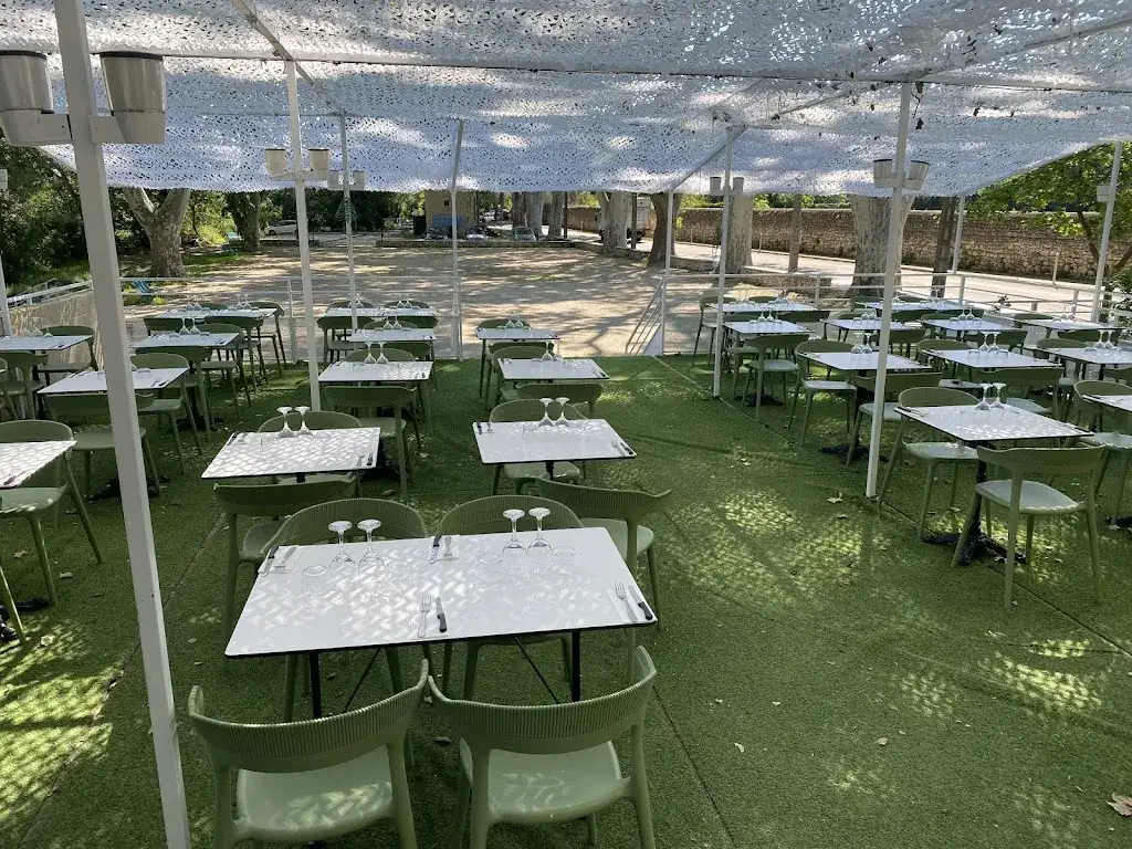 GUINGUETTE DE DIONS CHEZ ROBERT restaurant in Dions