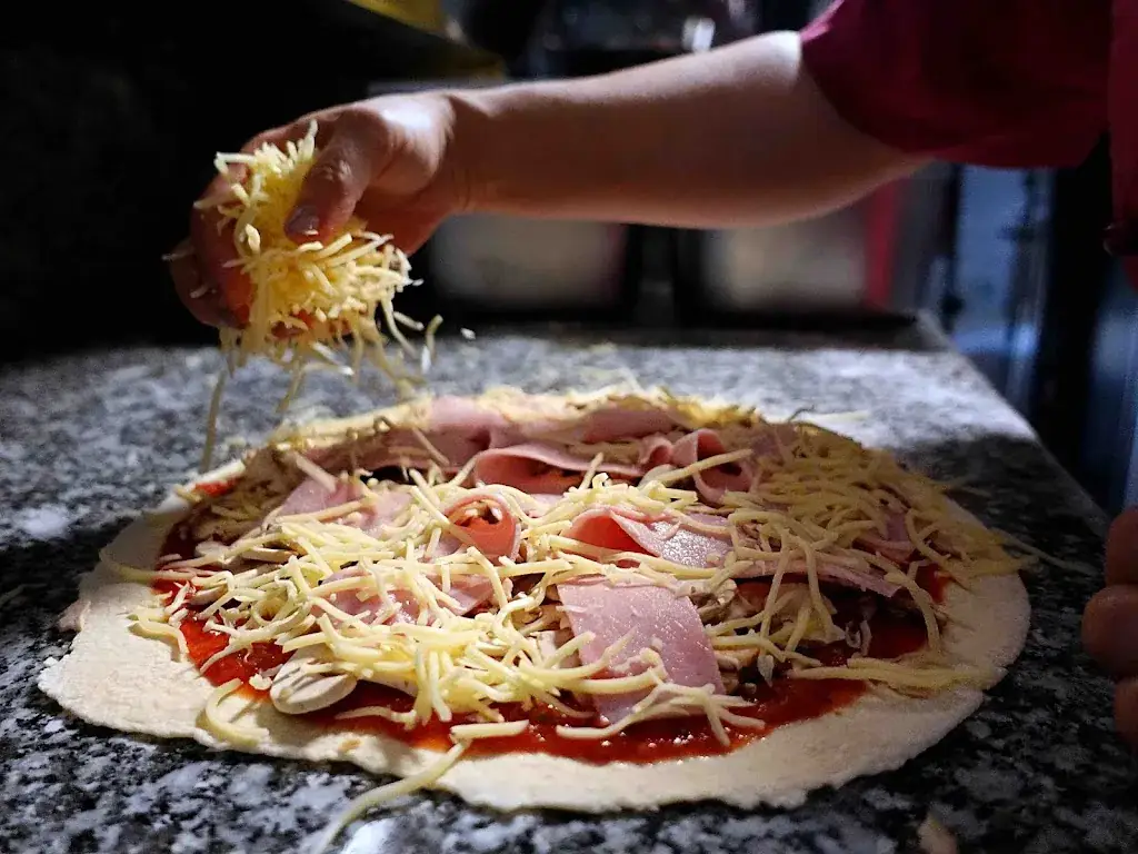 DISTRIBUTEUR PIZZA à La Calmette24/24 Di Lorenzo pizza_Calmette_slider_image_3