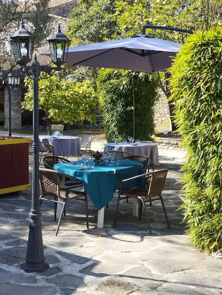 Hôtel Restaurant l'Esquielle - Logis restaurant in Saint-Geniès-de-Malgoirès