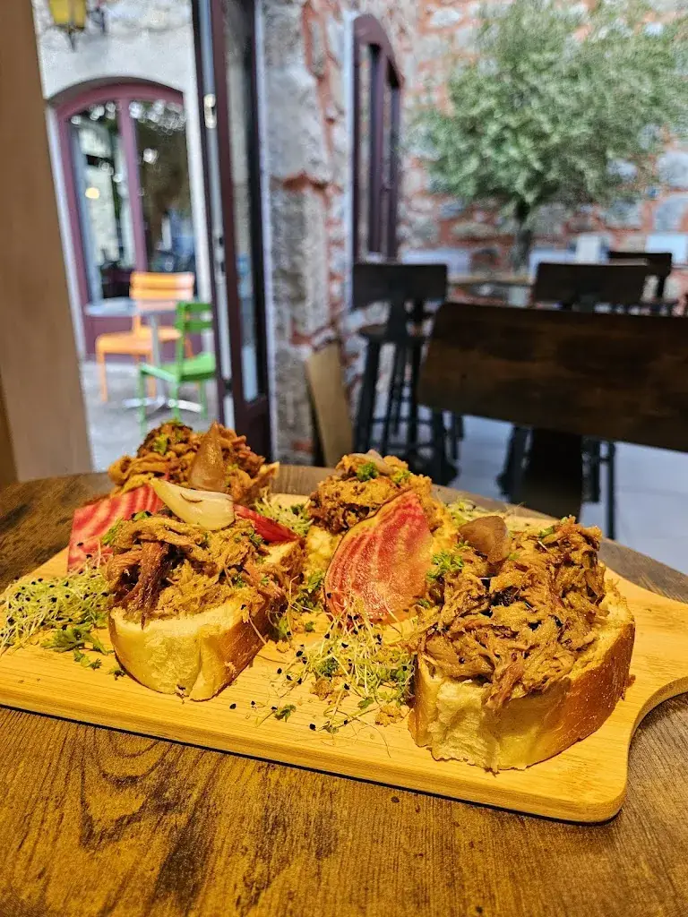 Auberge La Cardabelle_Sainte-Eulalie-de-Cernon_slider_image_2