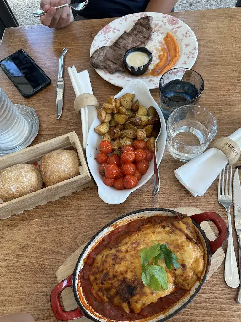 Dyhia Touahri_Léonie Larzac_L'Hospitalet-du-Larzac_review