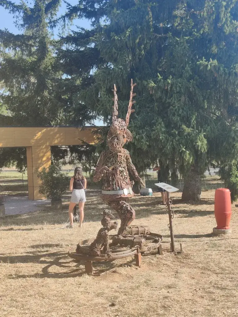 Thomas L_Aire du Larzac A75_L'Hospitalet-du-Larzac_review