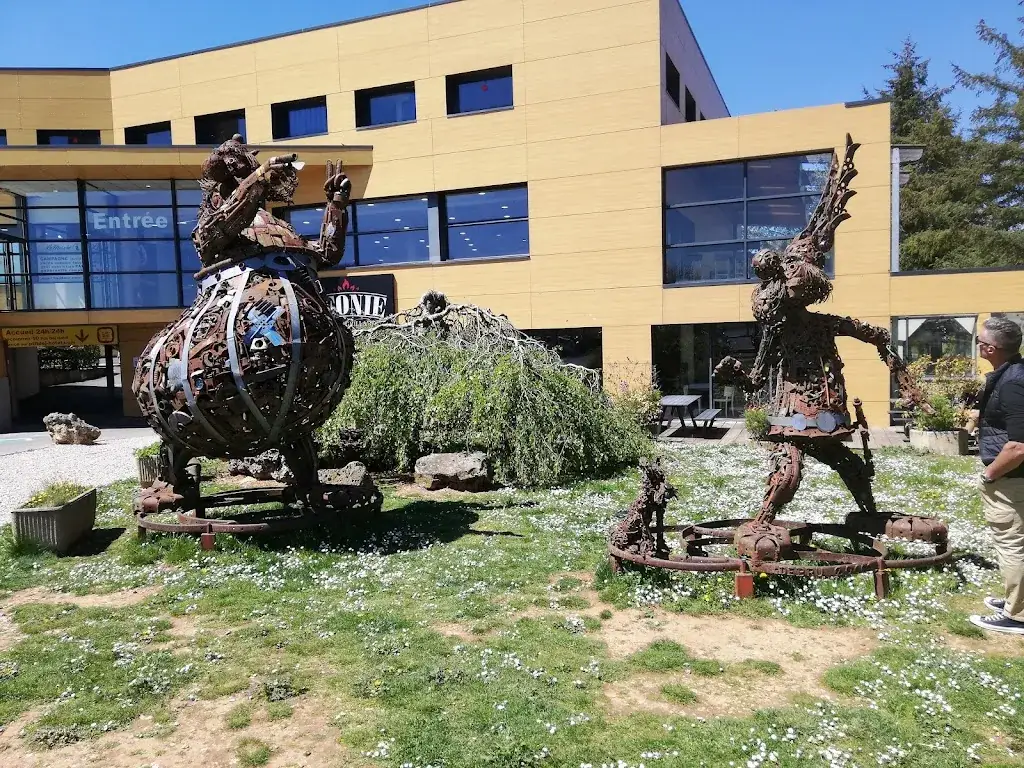 Meiner Van de Wenigerwelcher_Aire du Larzac A75_L'Hospitalet-du-Larzac_review