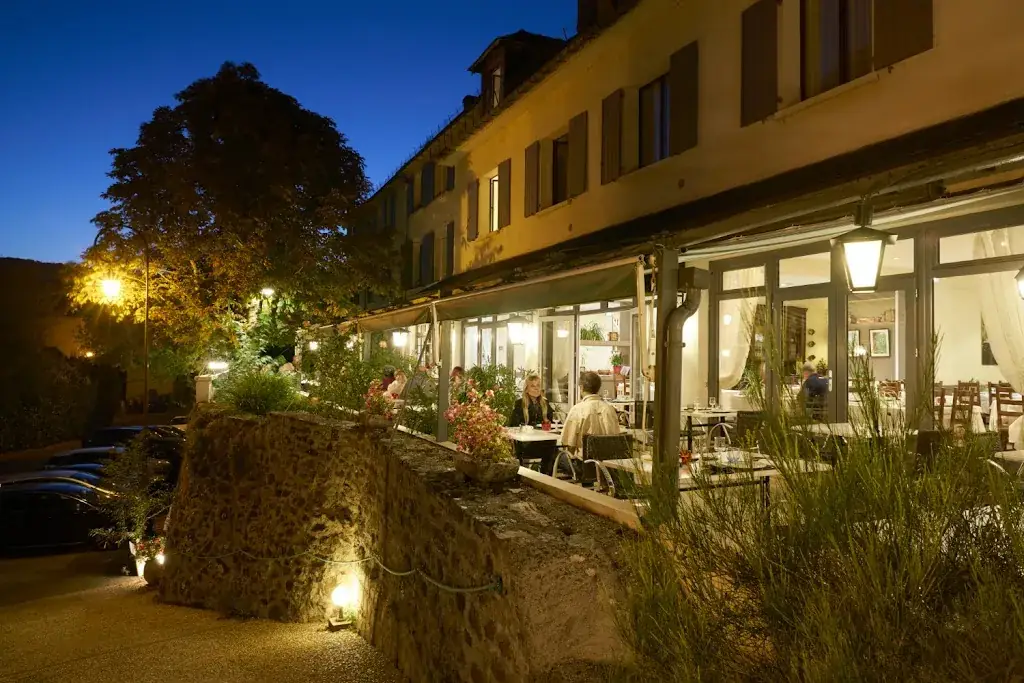 LOGIS HOTEL BELLE RIVE restaurante en Najac