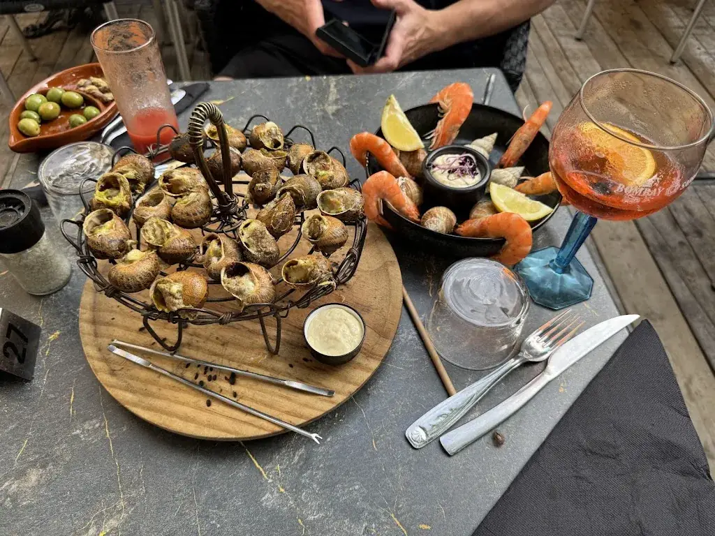 Aleksander Górski_Brasserie Du 5 Bis I Microbrasserie I ZEF Bière Artisanale Bio I Bar à Bières Vin Nature Tapas_Palme_review